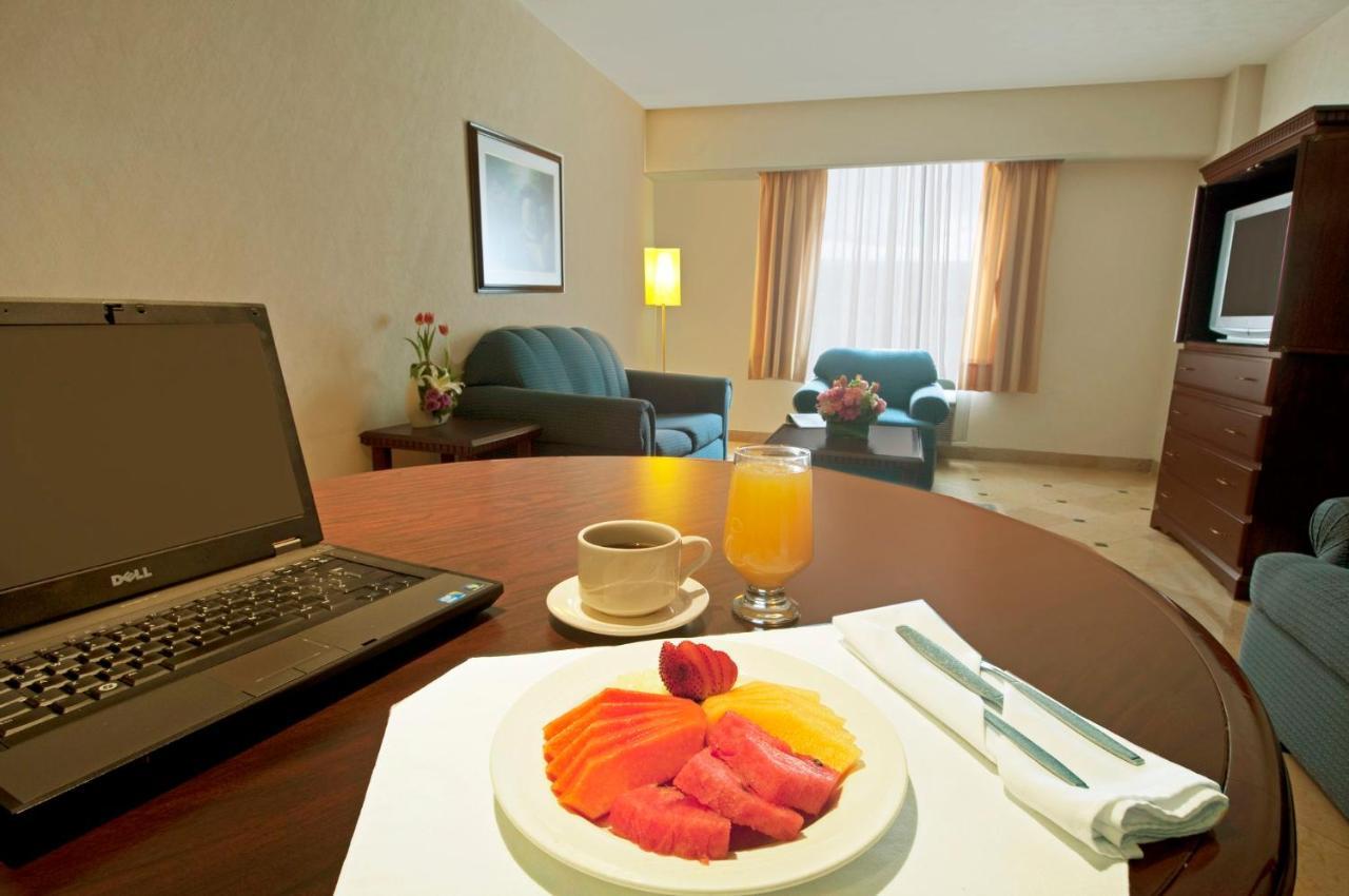 Fiesta Inn Toluca Centro Zewnętrze zdjęcie