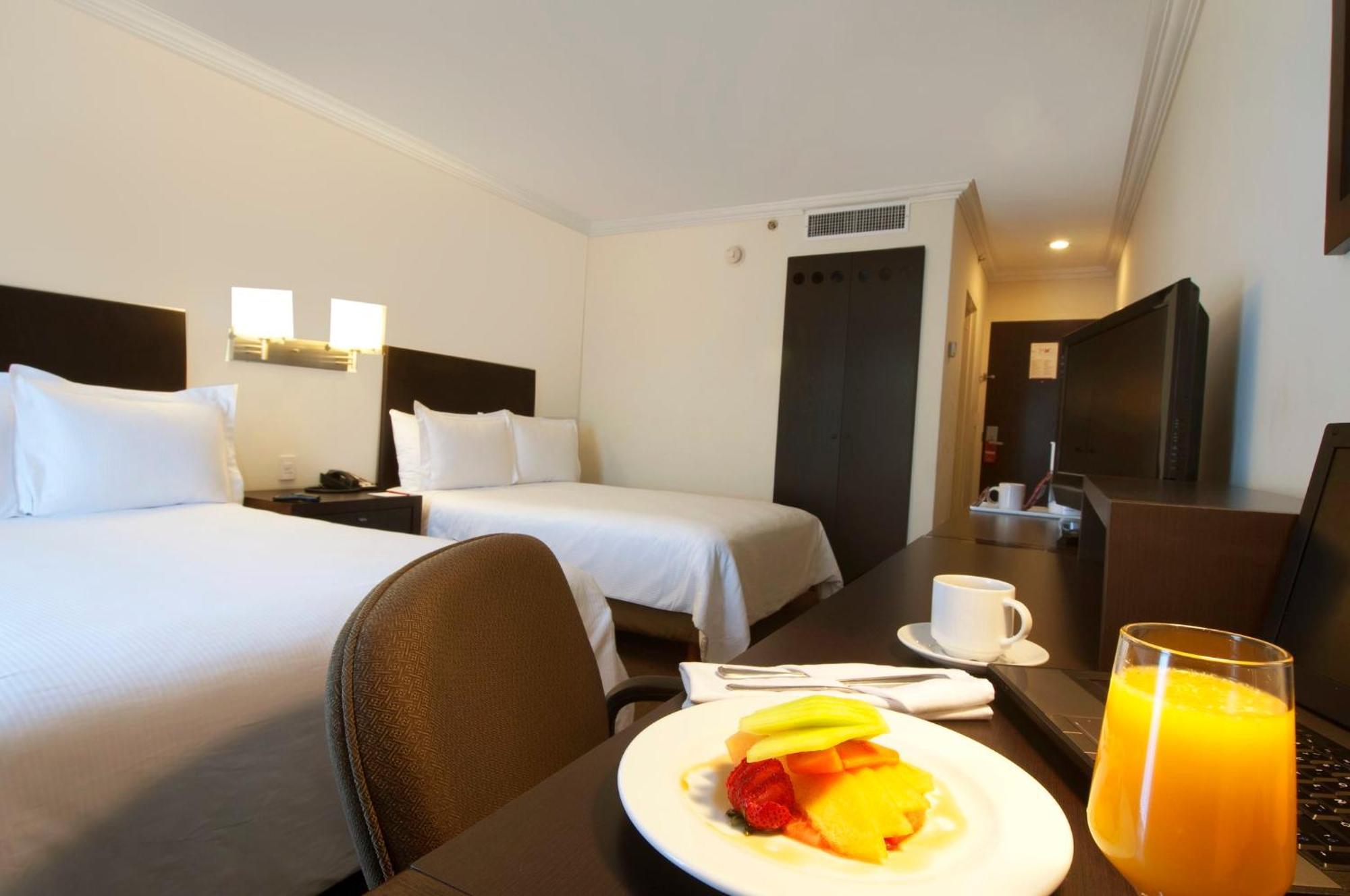 Fiesta Inn Toluca Centro Zewnętrze zdjęcie