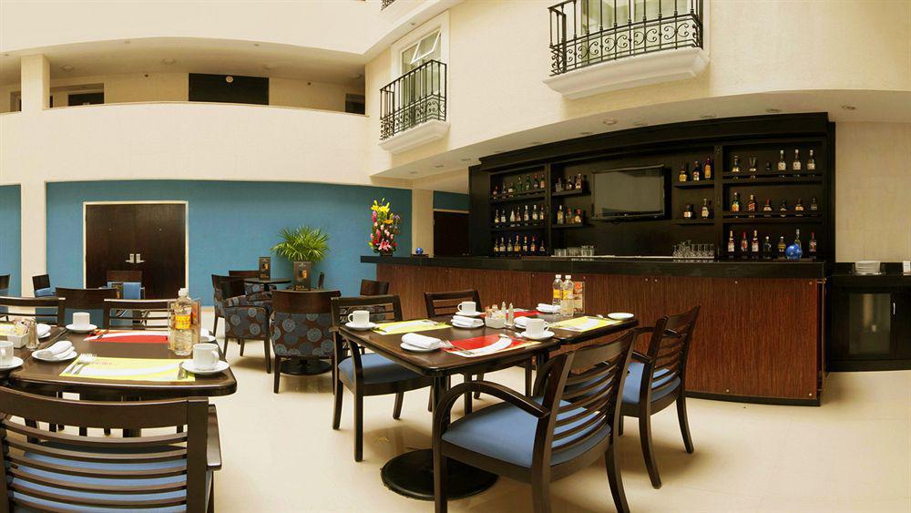 Fiesta Inn Toluca Centro Zewnętrze zdjęcie